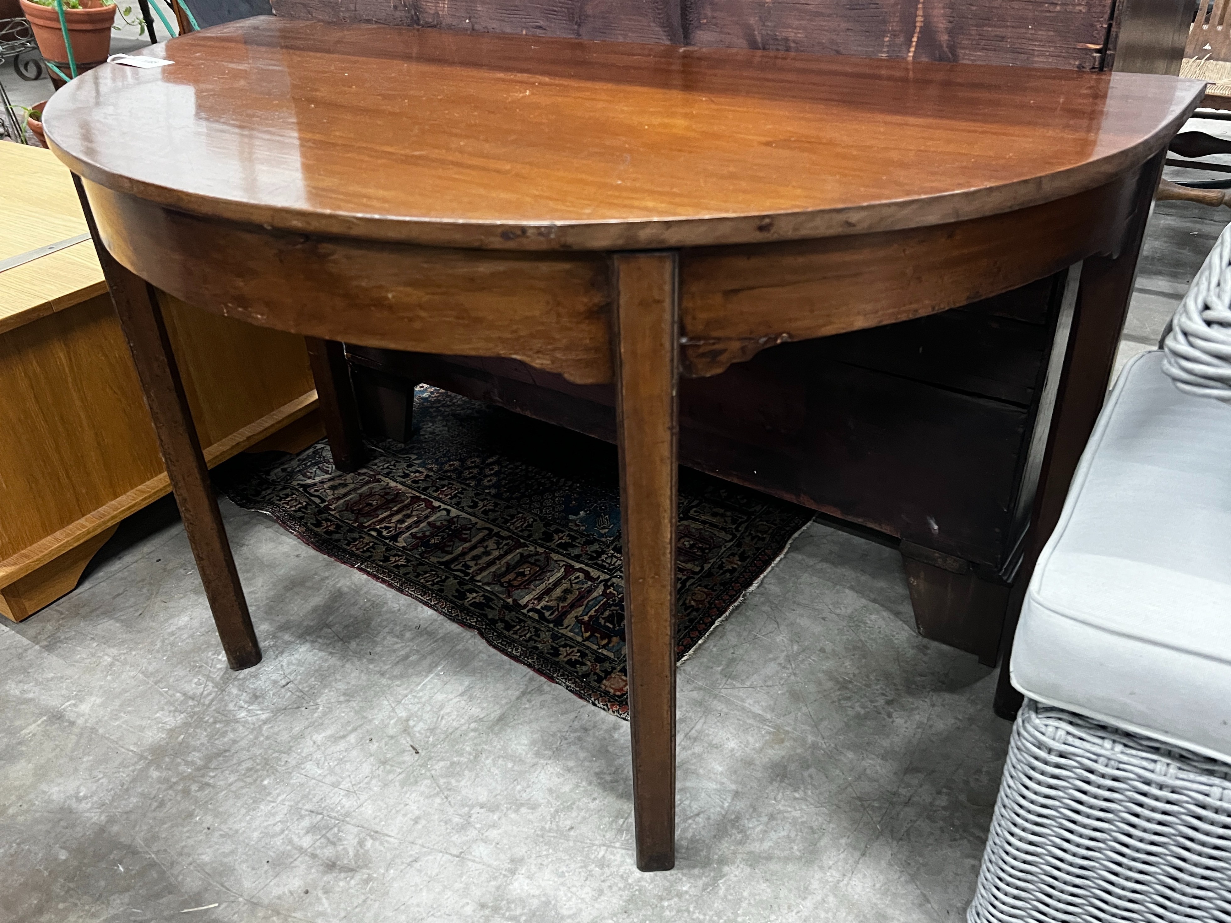 A George III mahogany D shaped table section, width 119cm, depth 59cm, height 72cm